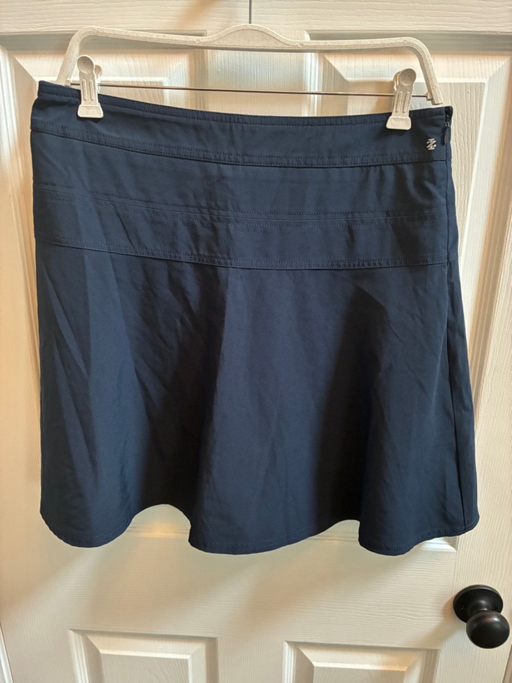 Classic Navy Women's Skort with A-Line Fit- izod w/ shorts- sz 8